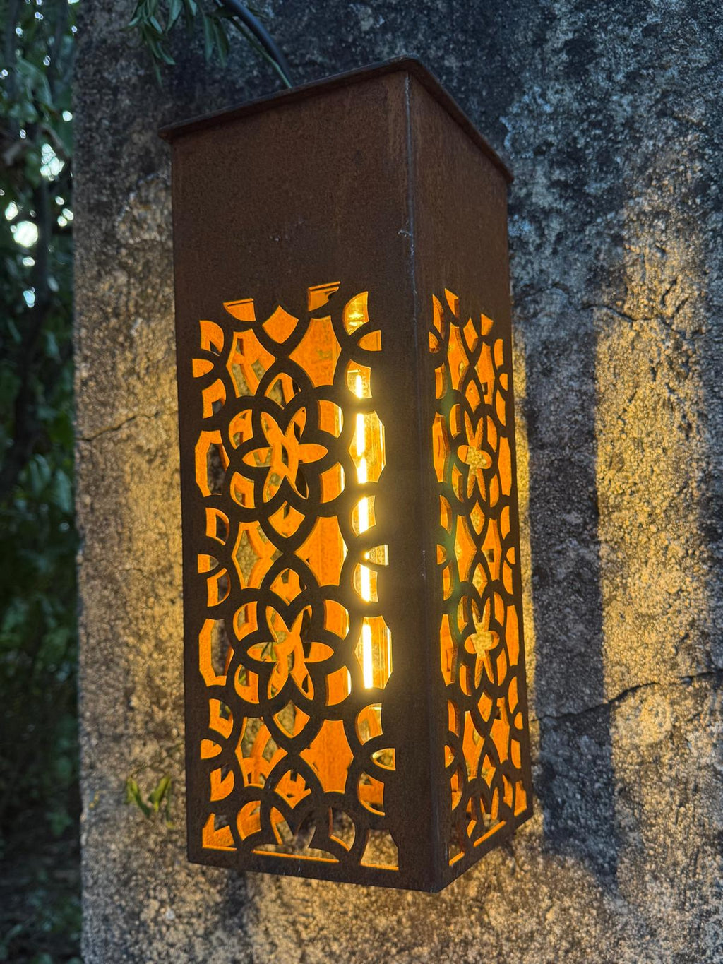 Lampe extérieure carrée en métal découpé, acier ou Corten, fait main, Atelier Olivier Lerat