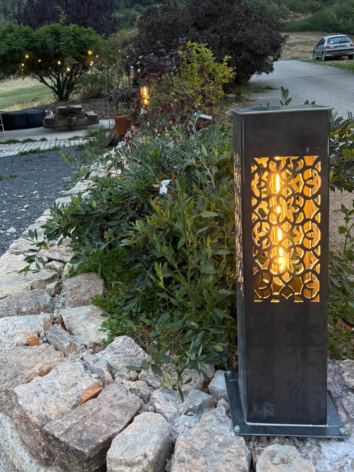 Lampe extérieure carrée — métal découpé — vue 13