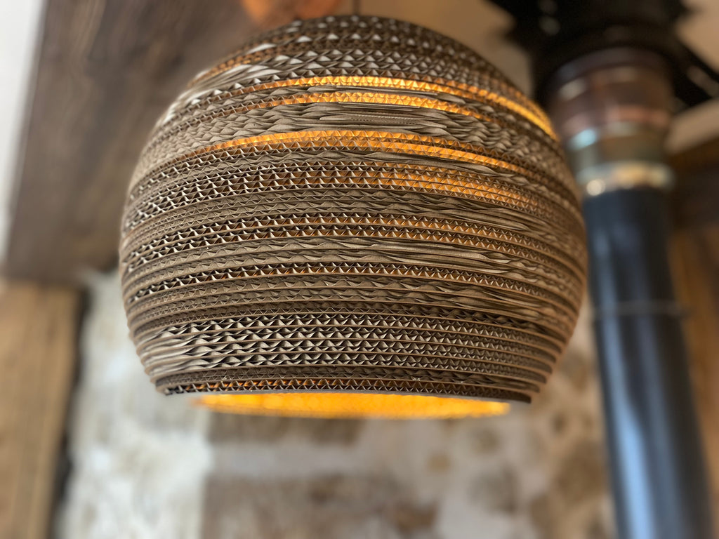 Suspension boule en carton recyclé, faite main à Préaux, Atelier Olivier Lerat — vue 4