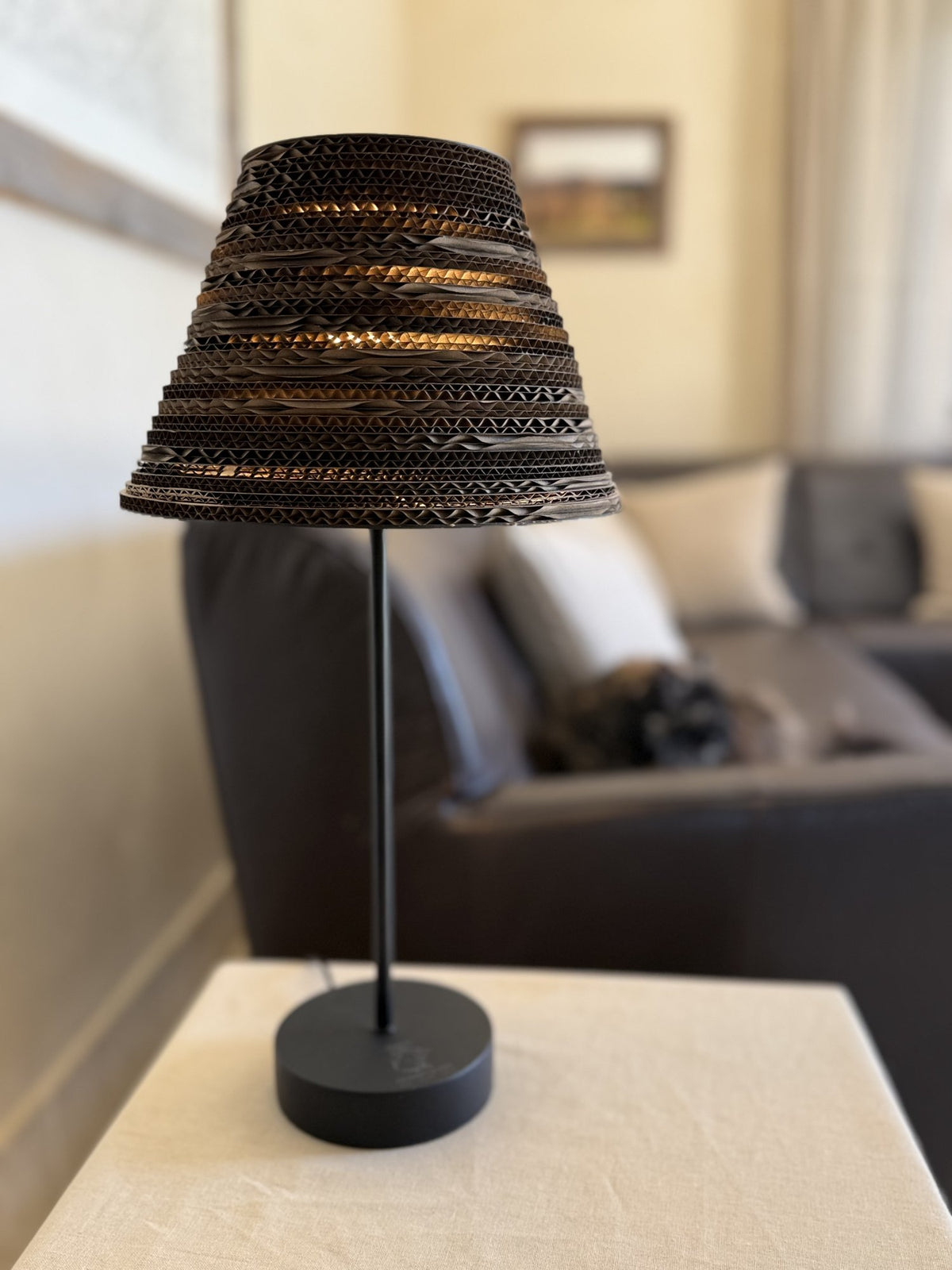 Lampe à poser cône grand en carton recyclé, vue 2