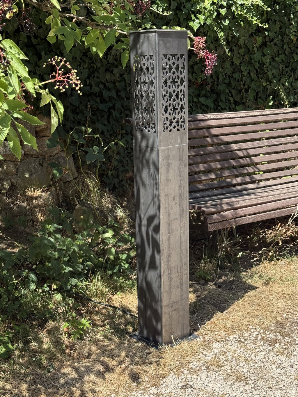 Lampe extérieure carrée — métal découpé — vue 4