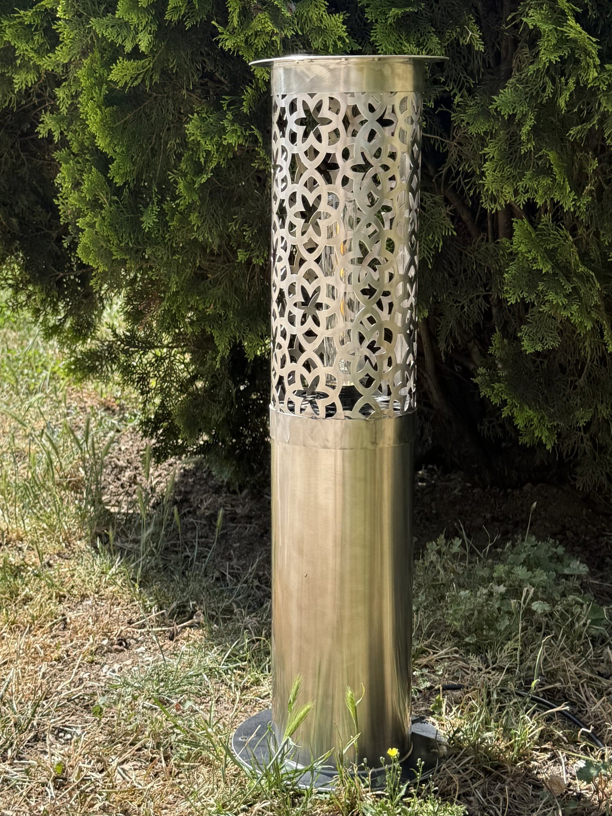 Lampe extérieure ronde — métal découpé — vue 2