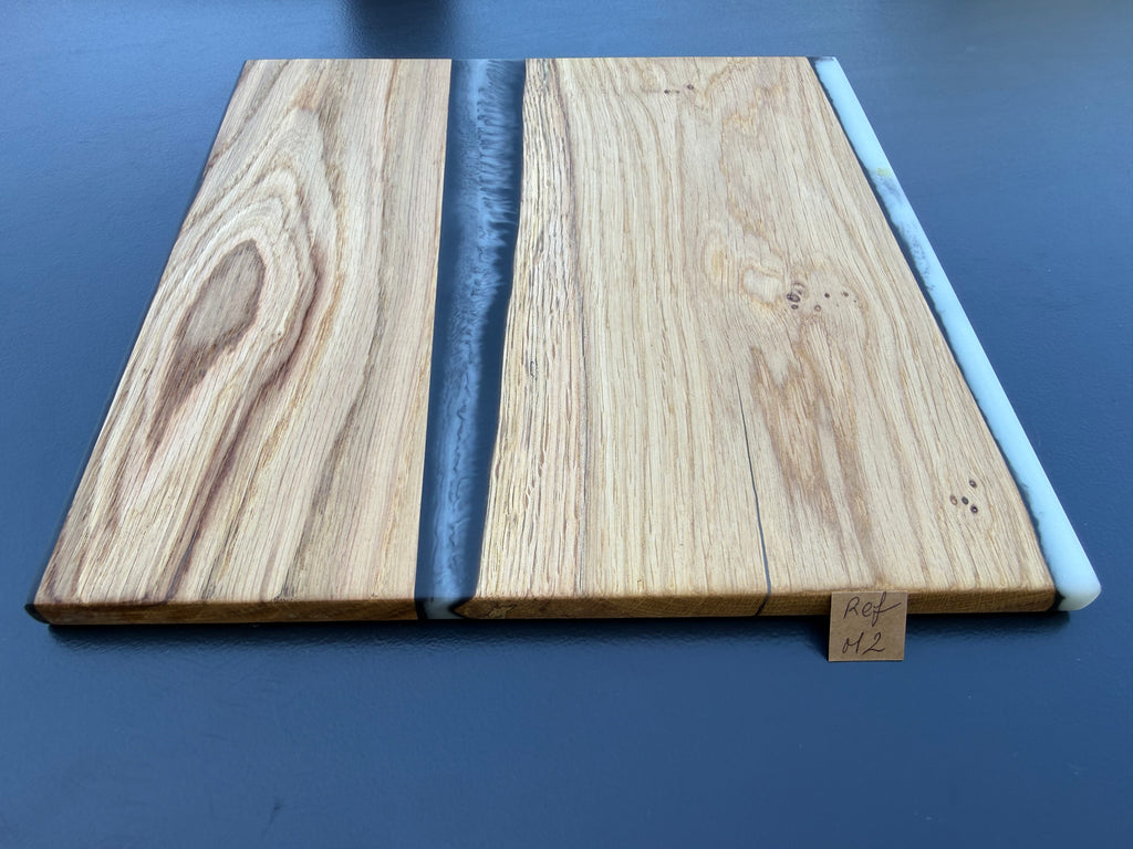 Plateau de service artisanal en bois et résine noire, forme carrée, référence M2