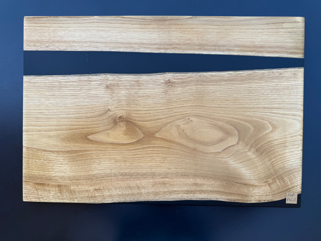 Plateau de service artisanal en bois et résine noire, forme carrée, référence PXL2 – vue 2